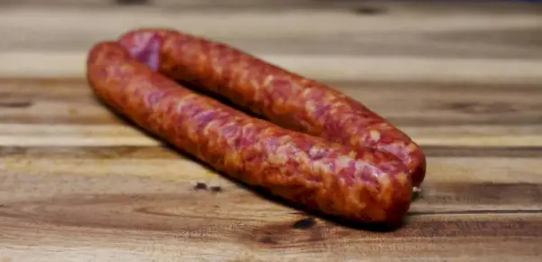chorizo på träskiva