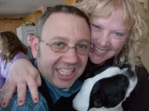 家族がペットを失うので、悲しむことは与えることに変わります