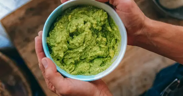 האם אוכל לאכול גוואקמולי כלבים? האם כלבים נחושים בגוואקמולה?