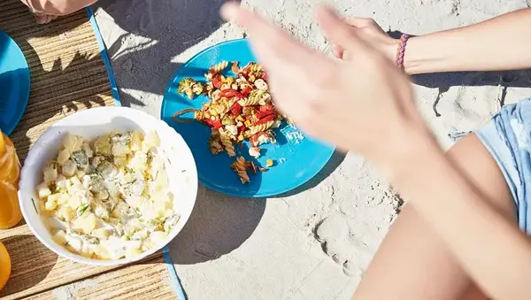 Vai es varu ēst kartupeļu salātus suņiem? Vai kartupeļu salāti ir droši?