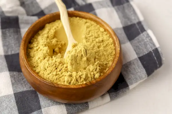 en skål med senapspulver