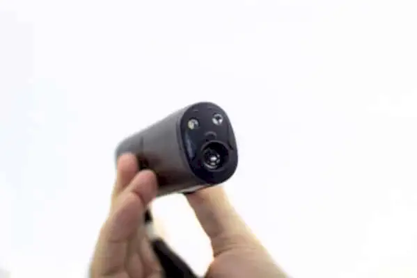 Respingător cu ultrasunete pentru câini la îndemână