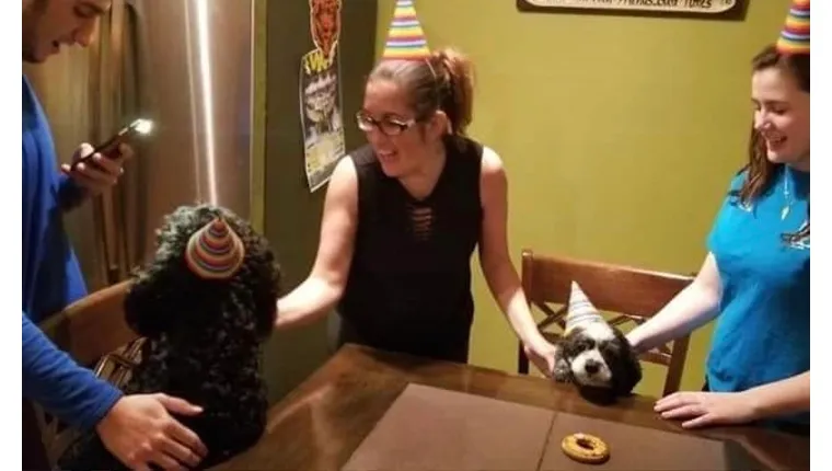 Sara a jej dve ľudské deti s Cassie a Hunterom' title=