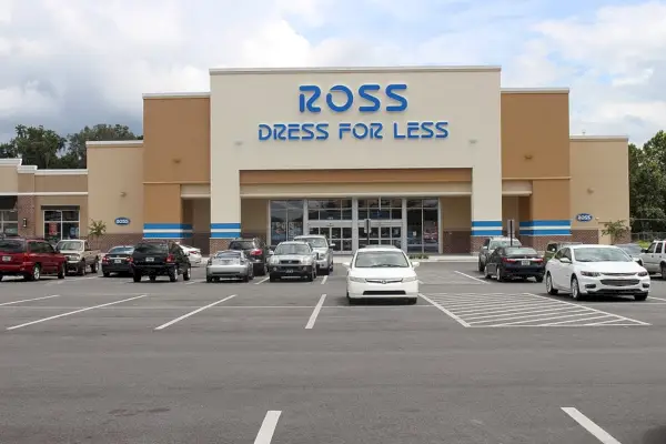 Ross si veste per meno, Gleason Place Lake City