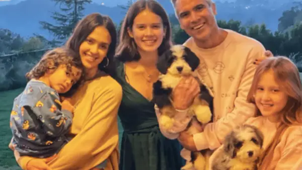 Јасиц Алба: Тимес, Есен, Есц