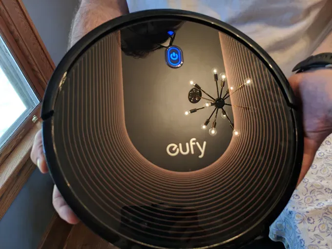 Lurer du på om en RoboVac er noe for deg? Eufy RoboVac [ANMELDELSE]' title=