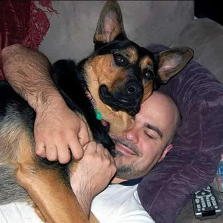 Človek, ki je psa zapustil na gori, obtožen mučenja živali