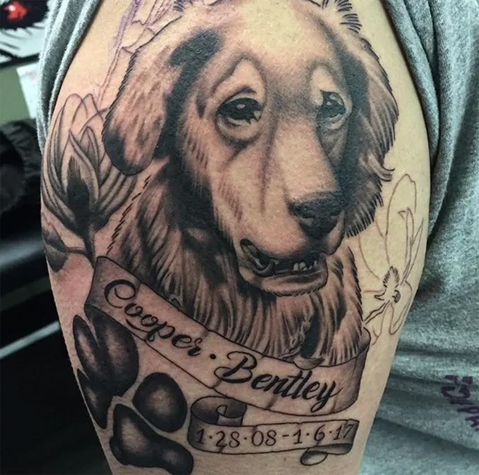 Hondeigenaar huisdier tattoo' title=